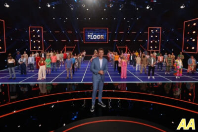 Is This Normal? My Unexplainable Addiction to Watching People Stand On The Floor—See Why!
